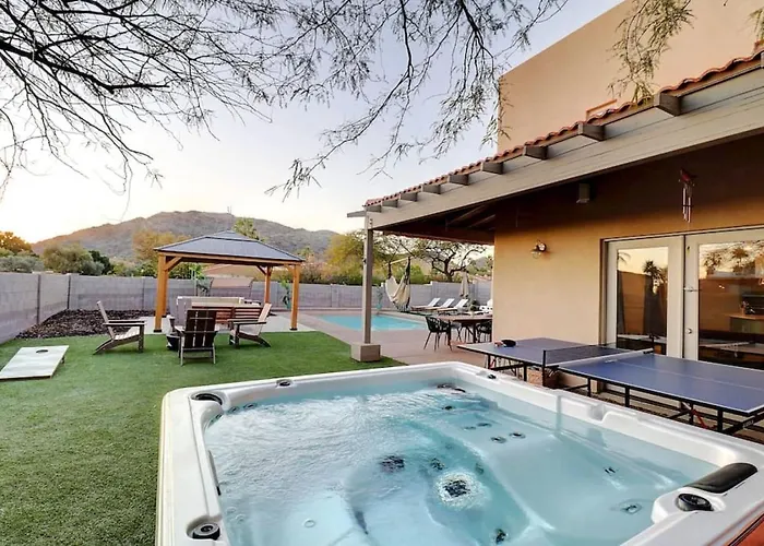 Holiday home Epic 6br With Pool, And Fire Pit - Walk To Trails