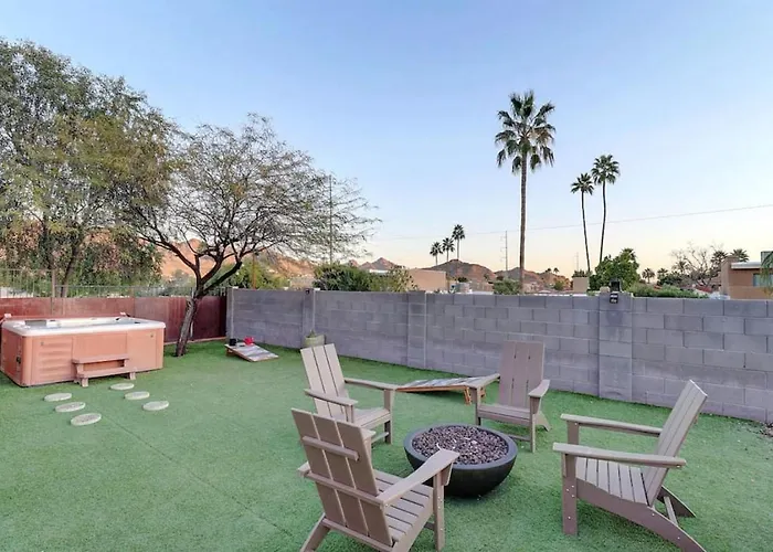 Holiday home Epic 6br With Pool, And Fire Pit - Walk To Trails *