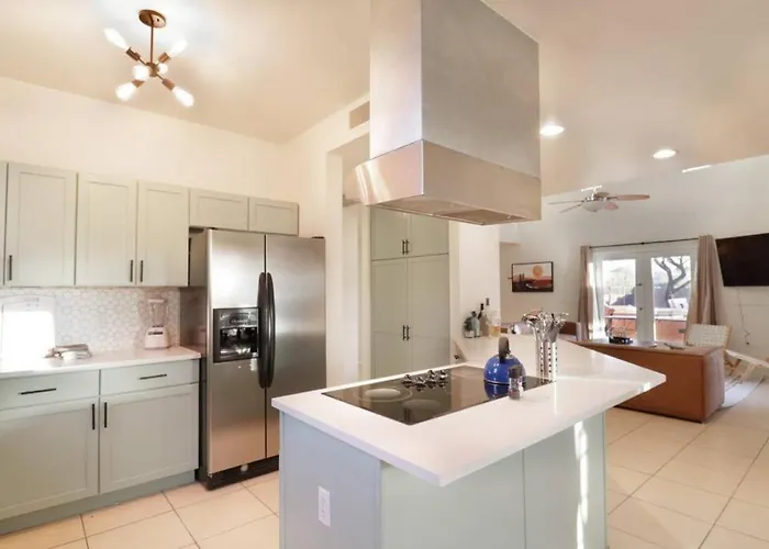 Holiday home Epic 6br With Pool, And Fire Pit - Walk To Trails
