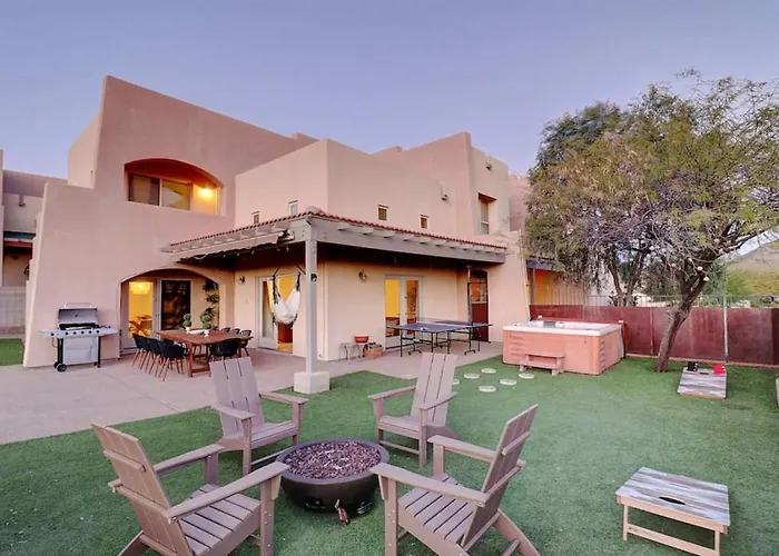 Epic 6br With Pool, And Fire Pit - Walk To Trails Holiday home