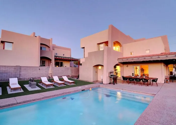 Epic 6br With Pool, And Fire Pit - Walk To Trails Holiday home