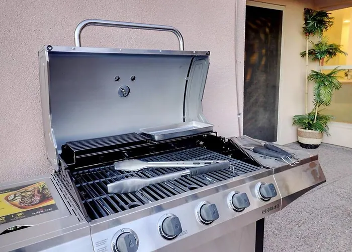 Epic 6br With Pool, And Fire Pit - Walk To Trails Holiday home *
