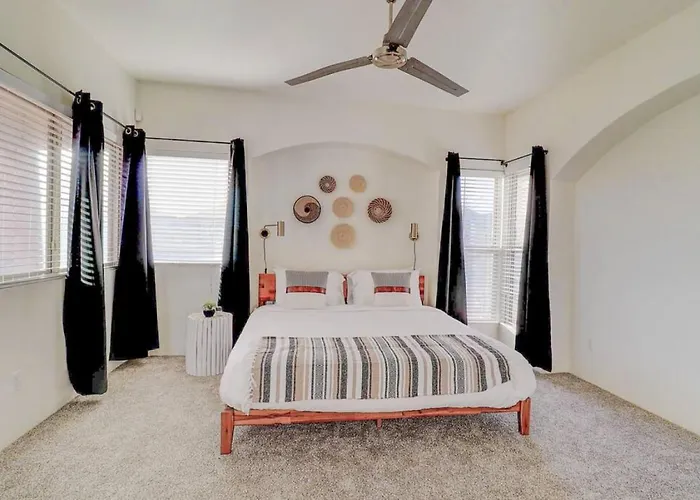 Holiday home Epic 6br With Pool, And Fire Pit - Walk To Trails