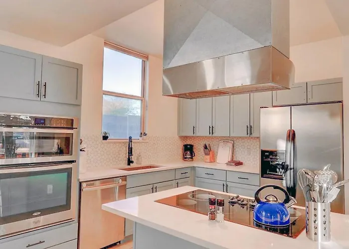 Epic 6br With Pool, And Fire Pit - Walk To Trails Holiday home