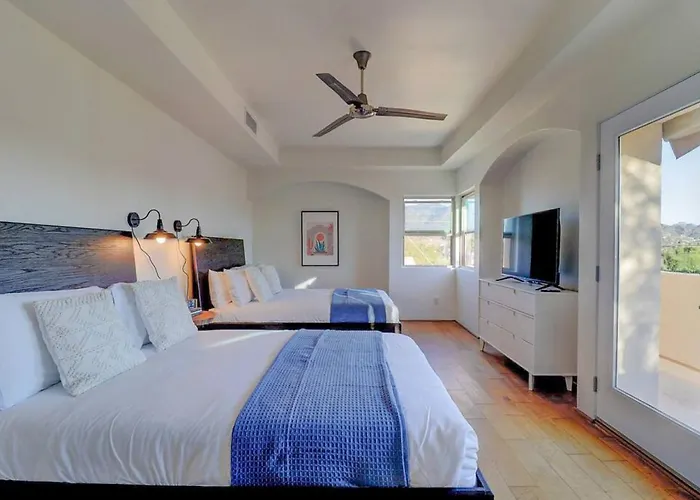 Epic 6br With Pool, And Fire Pit - Walk To Trails Holiday home