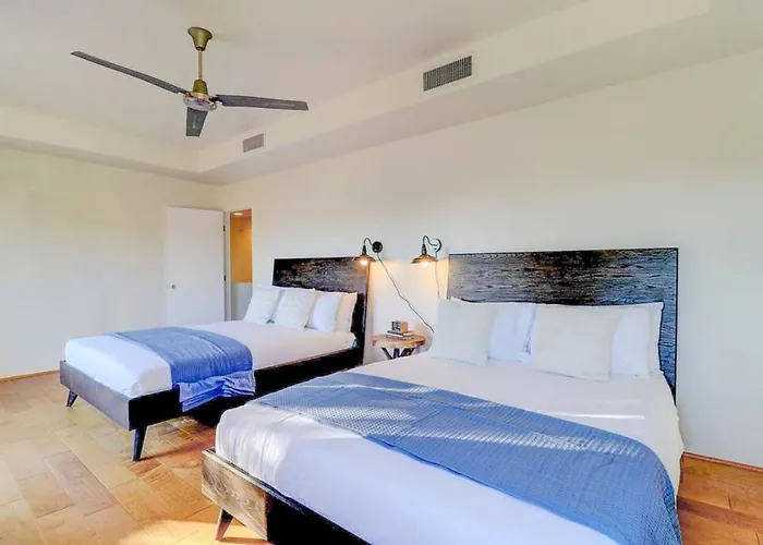 Epic 6br With Pool, And Fire Pit - Walk To Trails Holiday home *