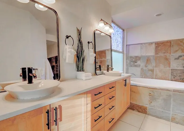 Epic 6br With Pool, And Fire Pit - Walk To Trails *