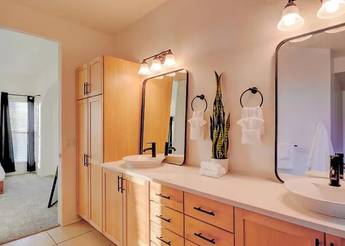 Holiday home Epic 6br With Pool, And Fire Pit - Walk To Trails Phoenix