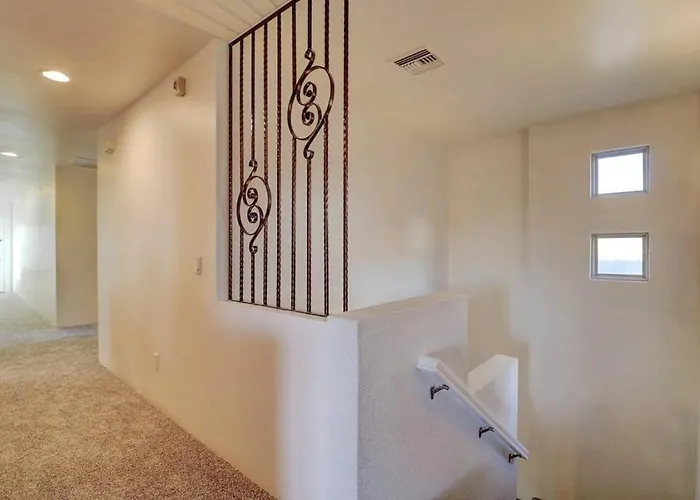 Holiday home Epic 6br With Pool, And Fire Pit - Walk To Trails *